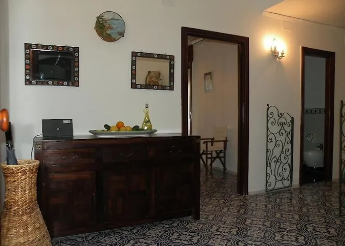 La Casa Dei Fiori Semesterbostad Sorrento